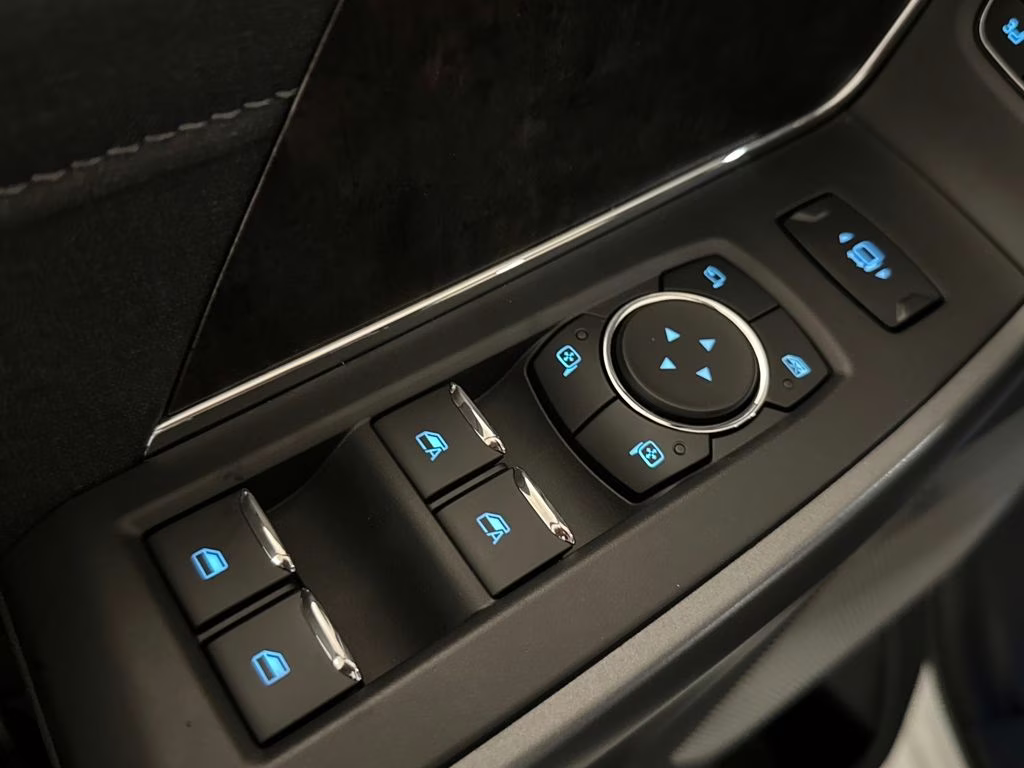 2026 Star White Metallic Tri-Coat Ford Super Duty F-350 SRW Lariat 4X4 Truck