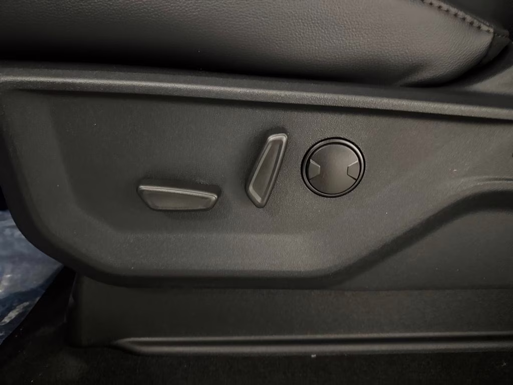 2026 Star White Metallic Tri-Coat Ford Super Duty F-350 SRW Lariat 4X4 Truck