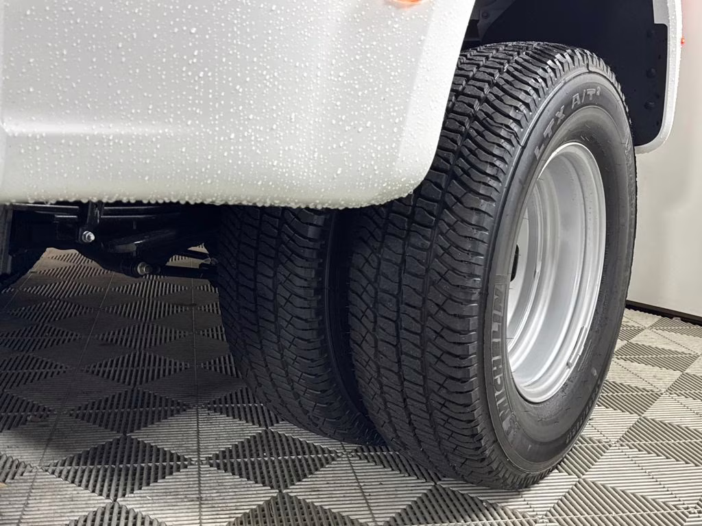 2026 Oxford White Ford Super Duty F-350 DRW XLT 4X4 Truck