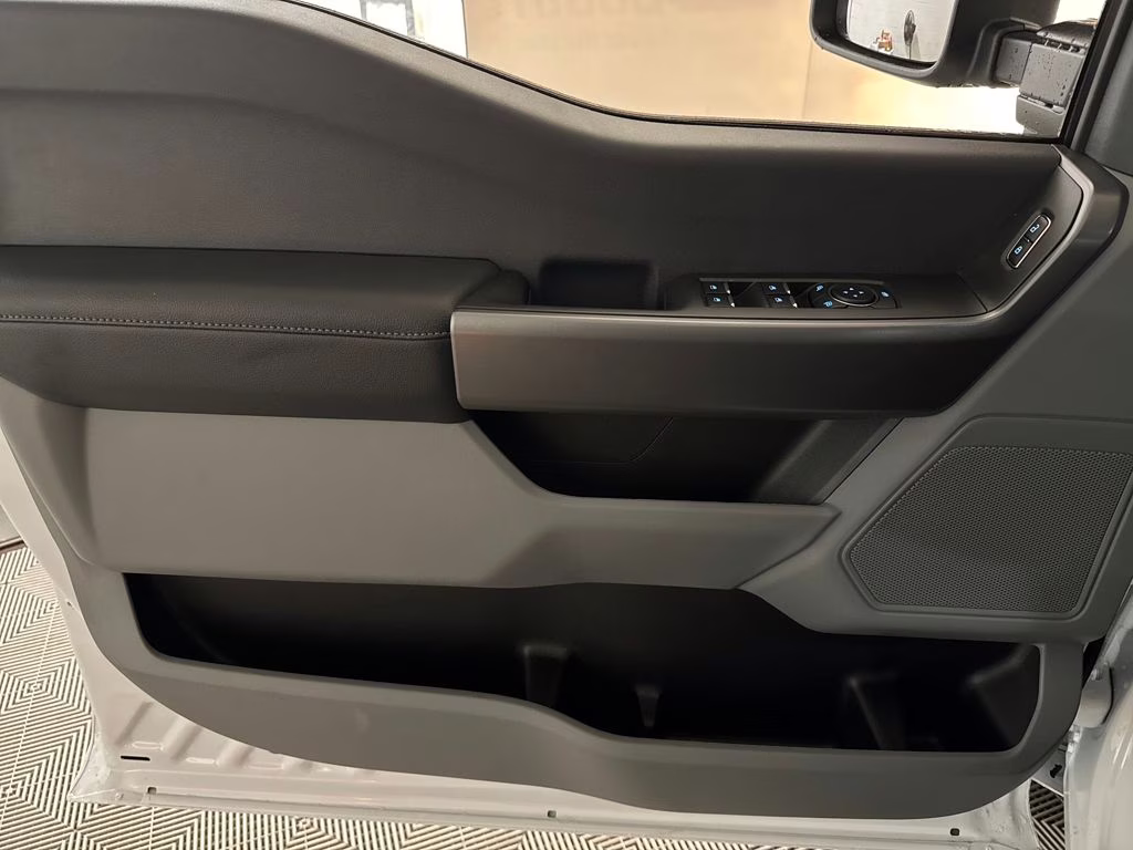 2026 Oxford White Ford Super Duty F-350 DRW XLT 4X4 Truck