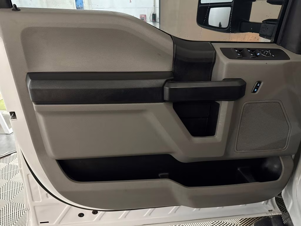 2020 Oxford White Ford Super Duty F-350 DRW XL 4X4 Truck