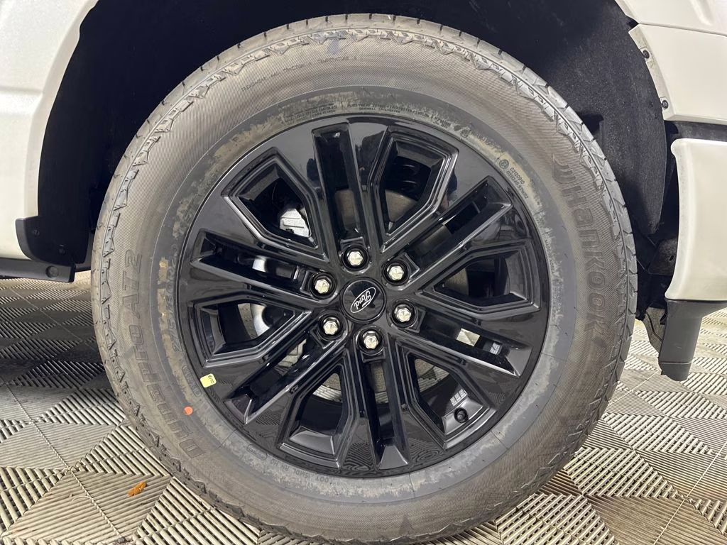 2026 Star White Metallic Tri-Coat Ford F-150 Lariat 4X4 Truck