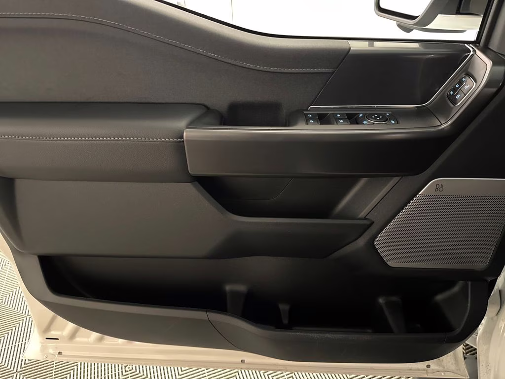 2026 Star White Metallic Tri-Coat Ford F-150 Lariat 4X4 Truck