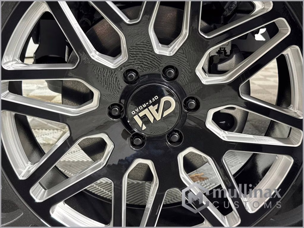 2025 Agate Black Metallic Ford F-150 Lariat 4X4 Truck