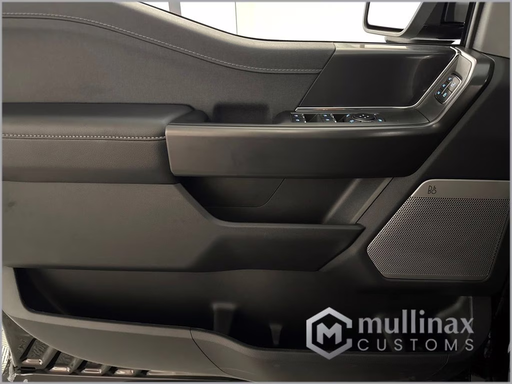 2025 Agate Black Metallic Ford F-150 Lariat 4X4 Truck