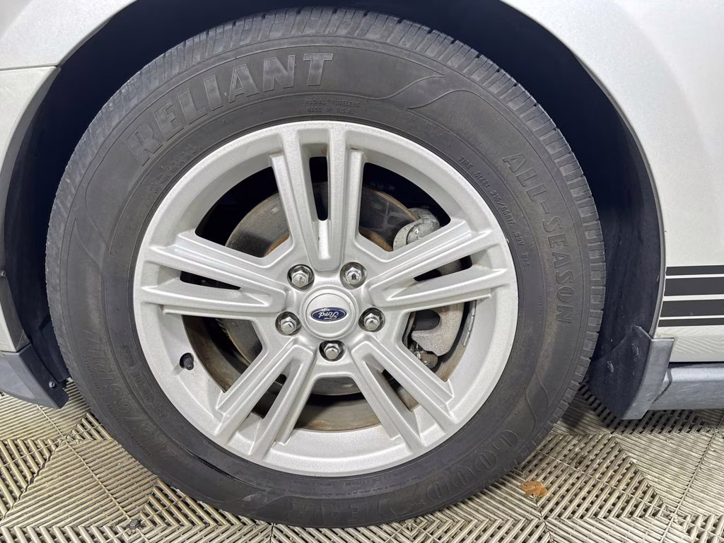 2012 Ingot Silver Metallic Ford Mustang V6 RWD Coupe