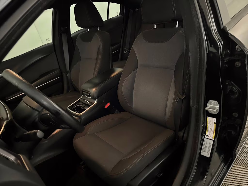 2017 Pitch Black Clearcoat Dodge Charger SE RWD Sedan