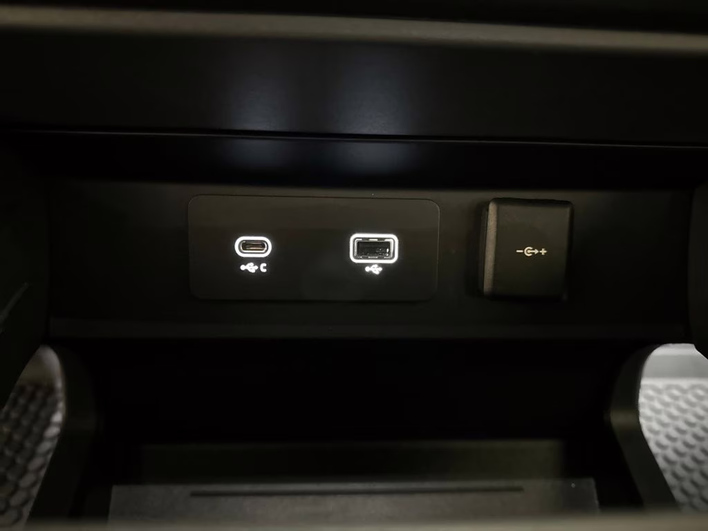 2024 Fuji White Land Rover Defender 130 X-Dynamic SE AWD SUV