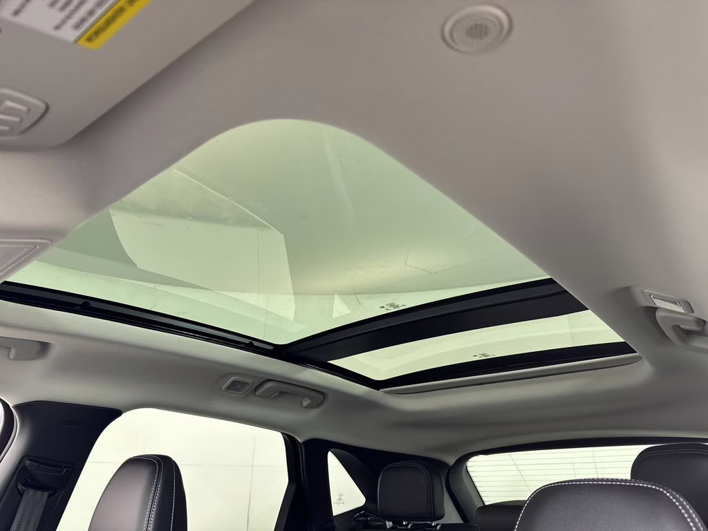 2025 White Metallic Ford Escape Plug-In Hybrid Base FWD SUV