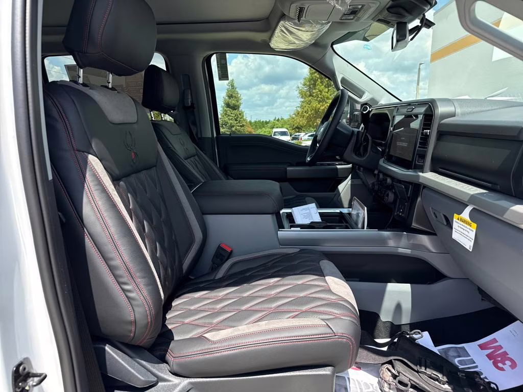 2025 Oxford White Ford Super Duty F-250 SRW XLT BLACKWIDOW 4X4 Truck