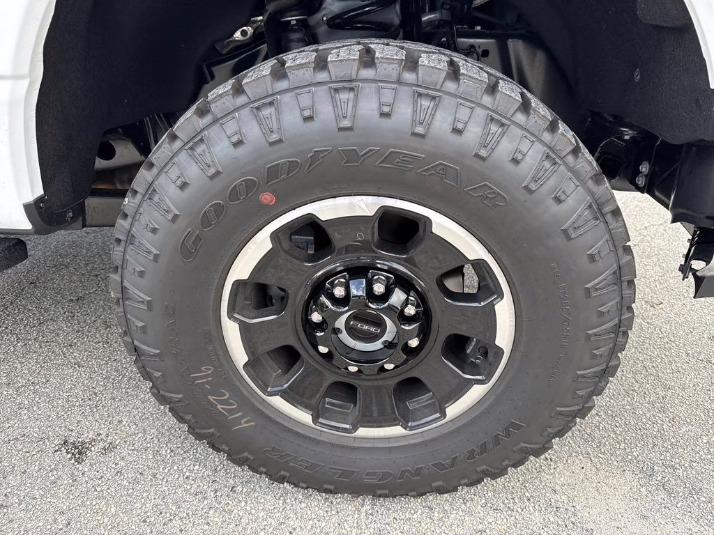 2026 Oxford White Ford Super Duty F-250 SRW Lariat 4X4 Truck