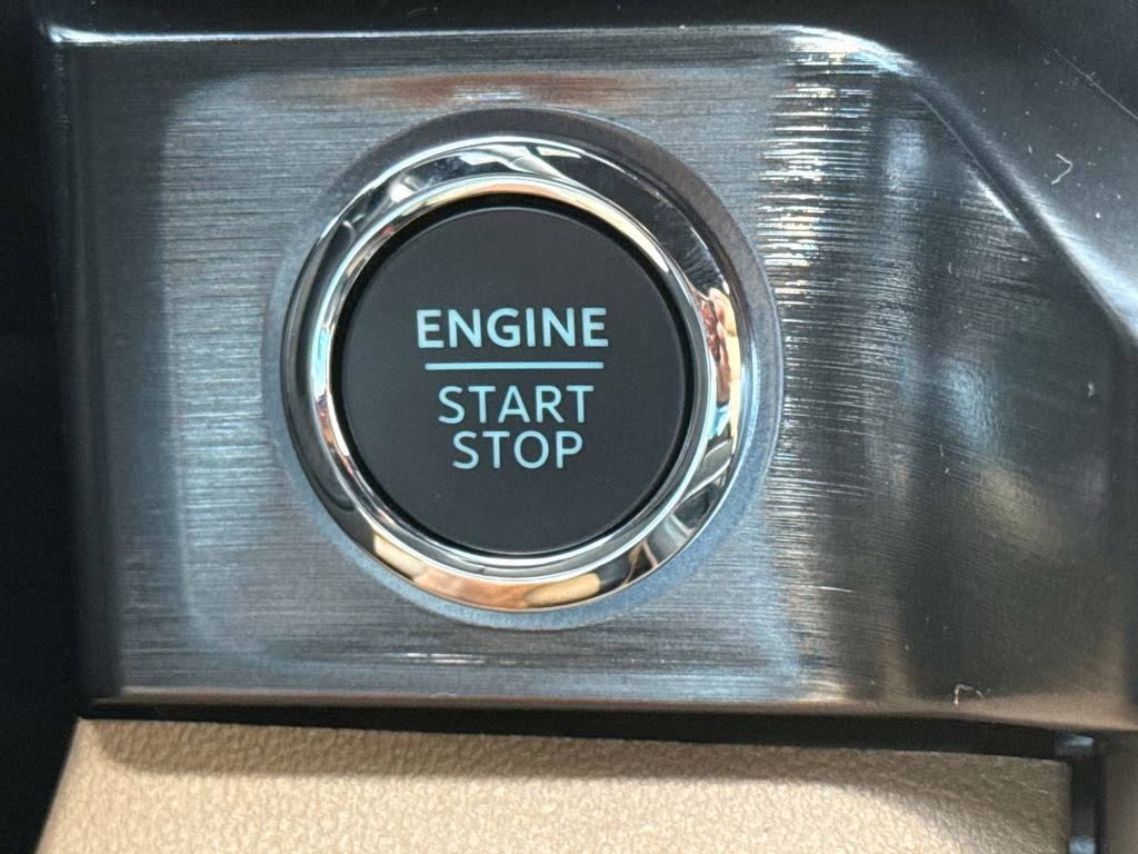 2026 Oxford White Ford Super Duty F-250 SRW Lariat 4X4 Truck