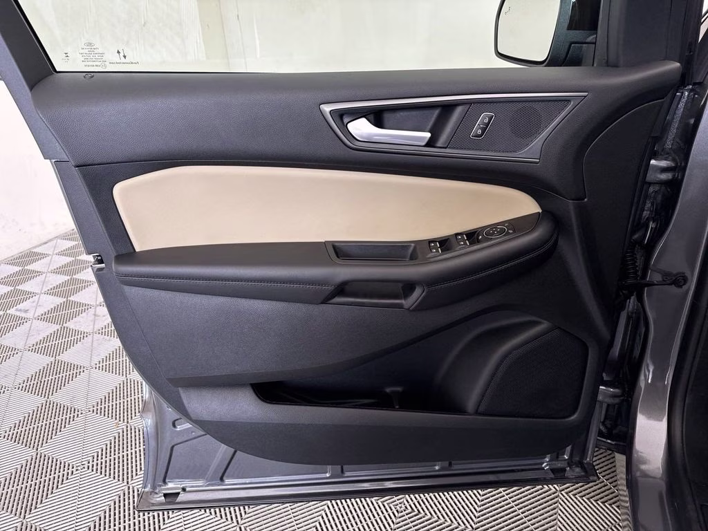 2024 Carbonized Gray Metallic Ford Edge SE AWD SUV