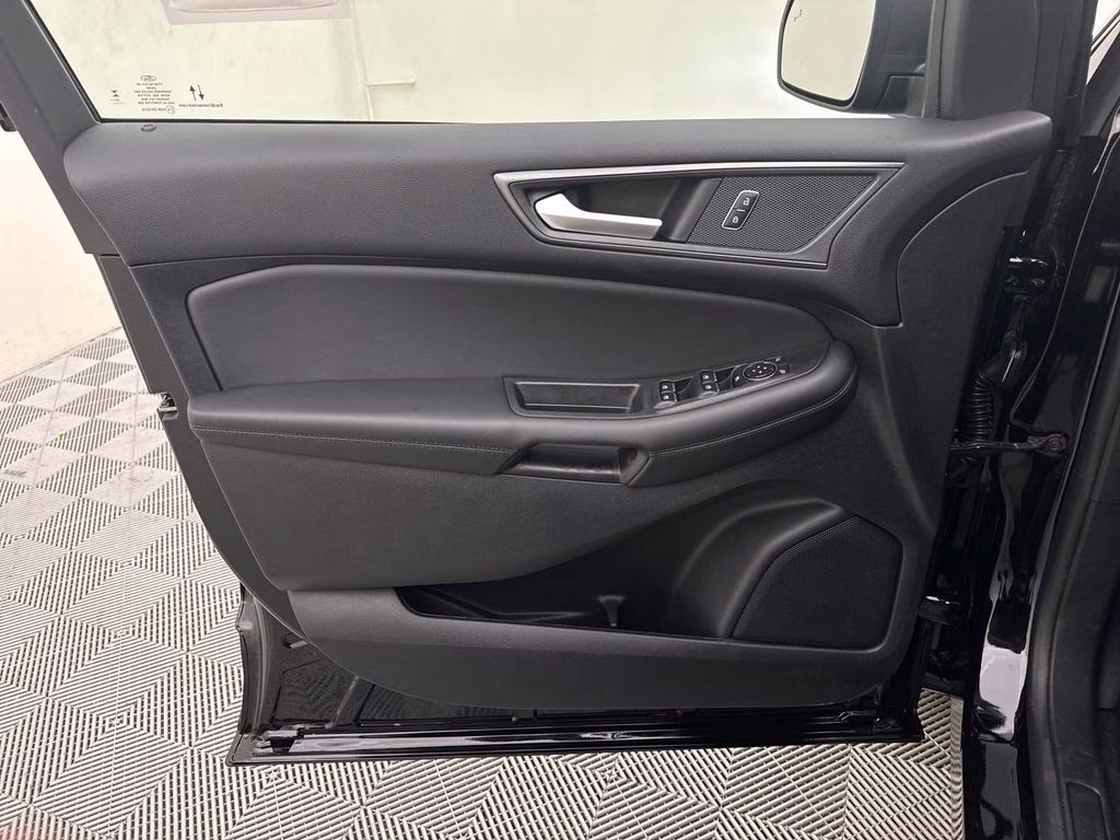 2024 Agate Black Metallic Ford Edge SE AWD SUV