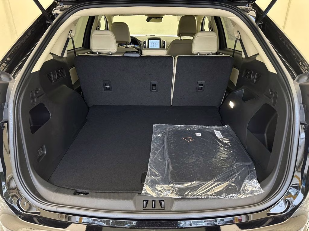 2024 Agate Black Metallic Ford Edge SE AWD SUV