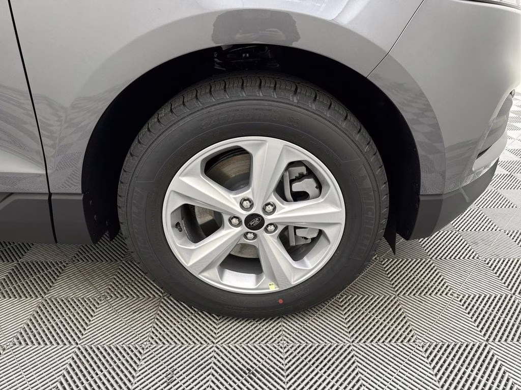 2024 Carbonized Gray Metallic Ford Edge SE AWD SUV