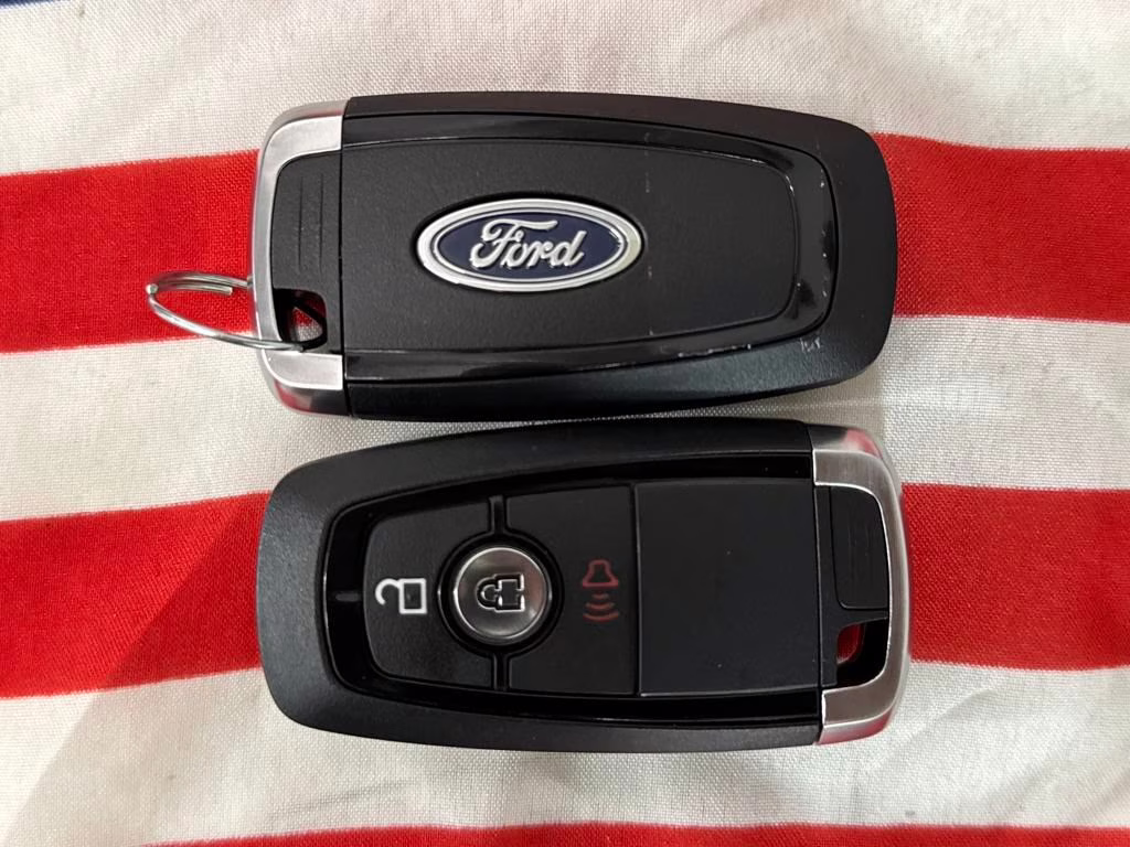 2025 Shadow Black Ford Maverick XLT FWD Truck