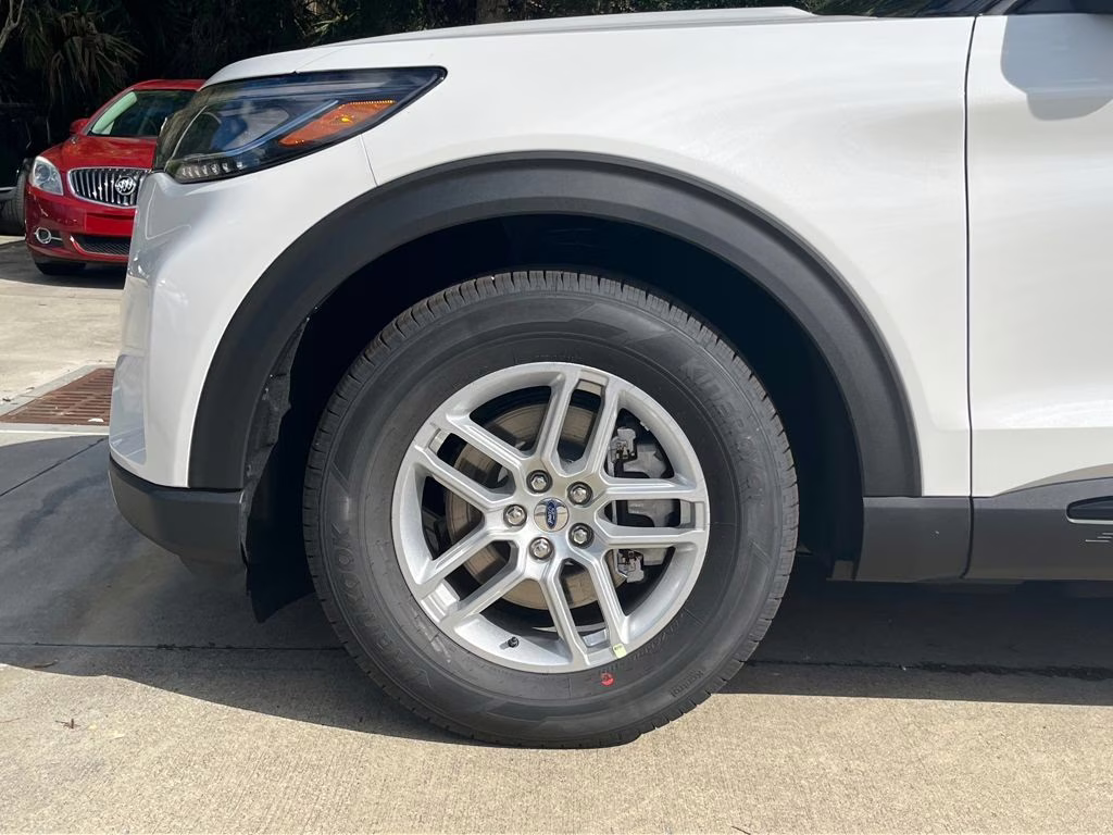 2026 Star White Metallic Tri-Coat Ford Explorer Active RWD SUV