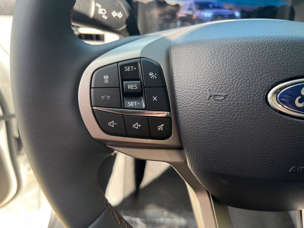 2026 Star White Metallic Tri-Coat Ford Explorer Active RWD SUV