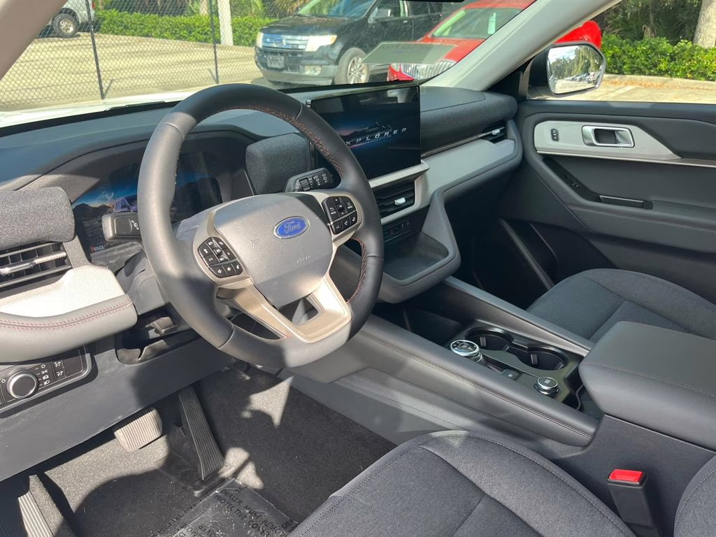 2026 Star White Metallic Tri-Coat Ford Explorer Active RWD SUV