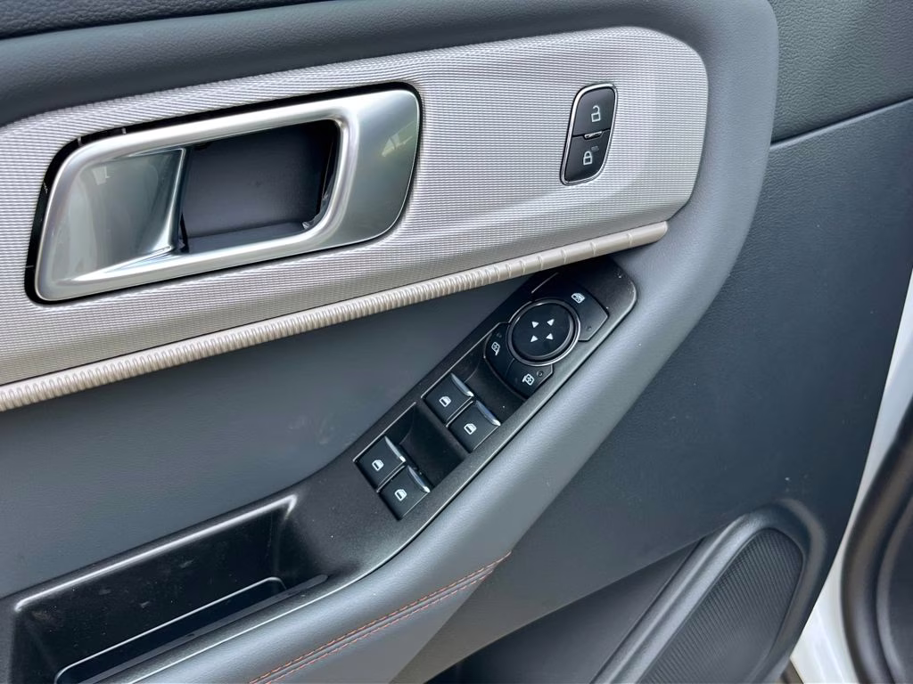 2026 Space White Metallic Ford Explorer Active RWD SUV