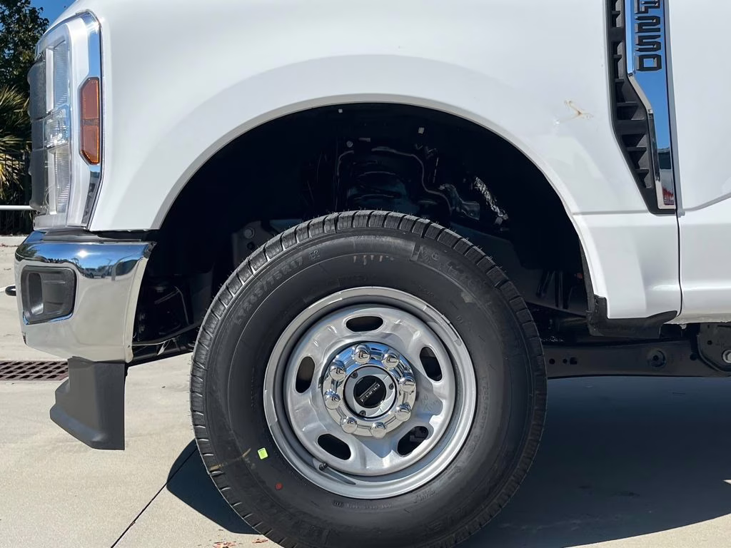 2026 Oxford White Ford Super Duty F-250 SRW XL 4X4 Truck