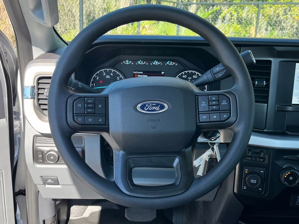 2026 Oxford White Ford Super Duty F-250 SRW XL 4X4 Truck