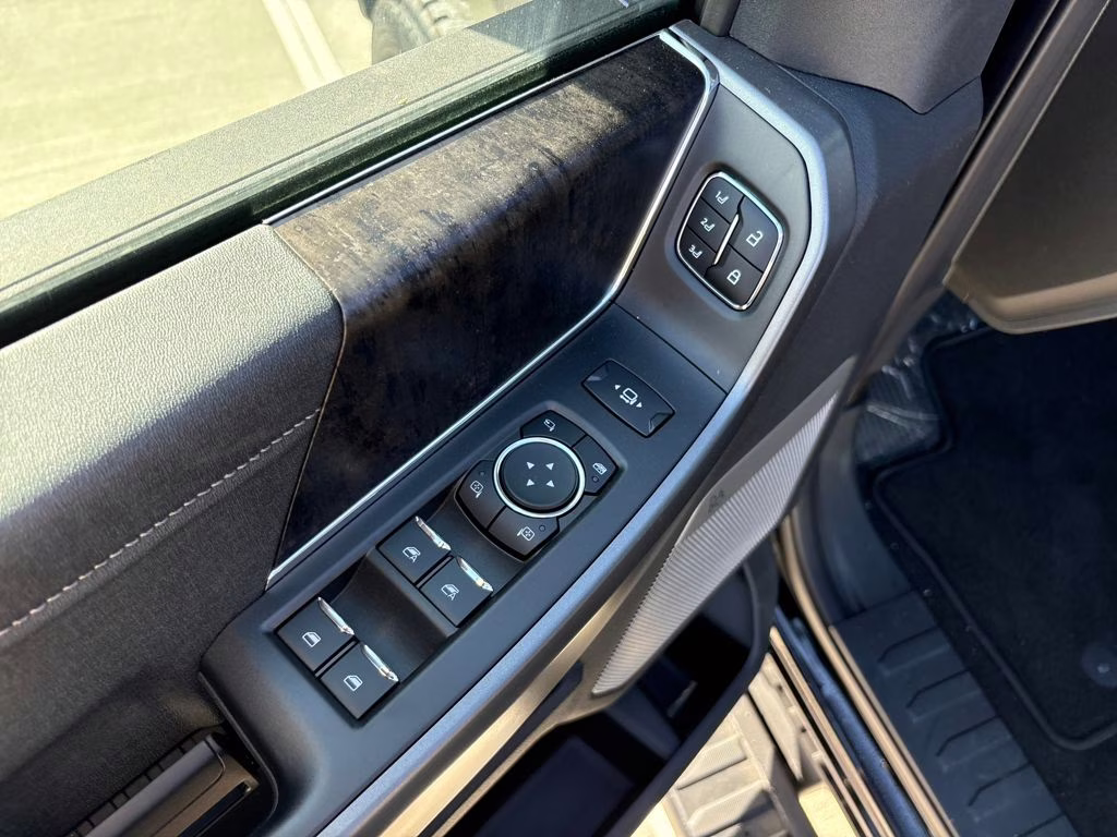 2025 Black Metallic Ford Super Duty F-250 SRW Lariat 4X4 Truck