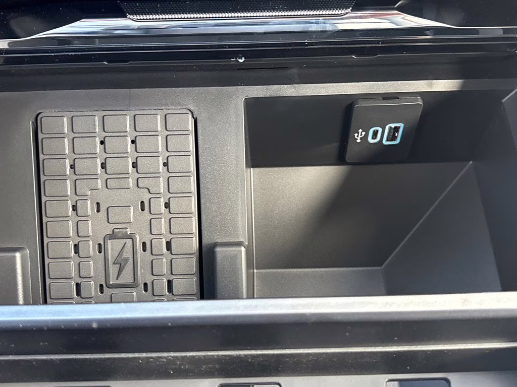 2026 White Metallic Ford Super Duty F-250 SRW Lariat 4X4 Truck