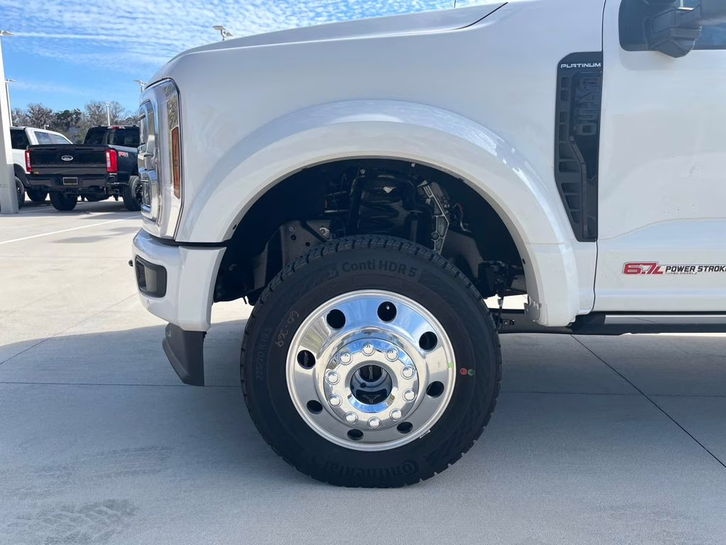 2026 Star White Metallic Tri-Coat Ford Super Duty F-450 DRW Platinum 4X4 Truck