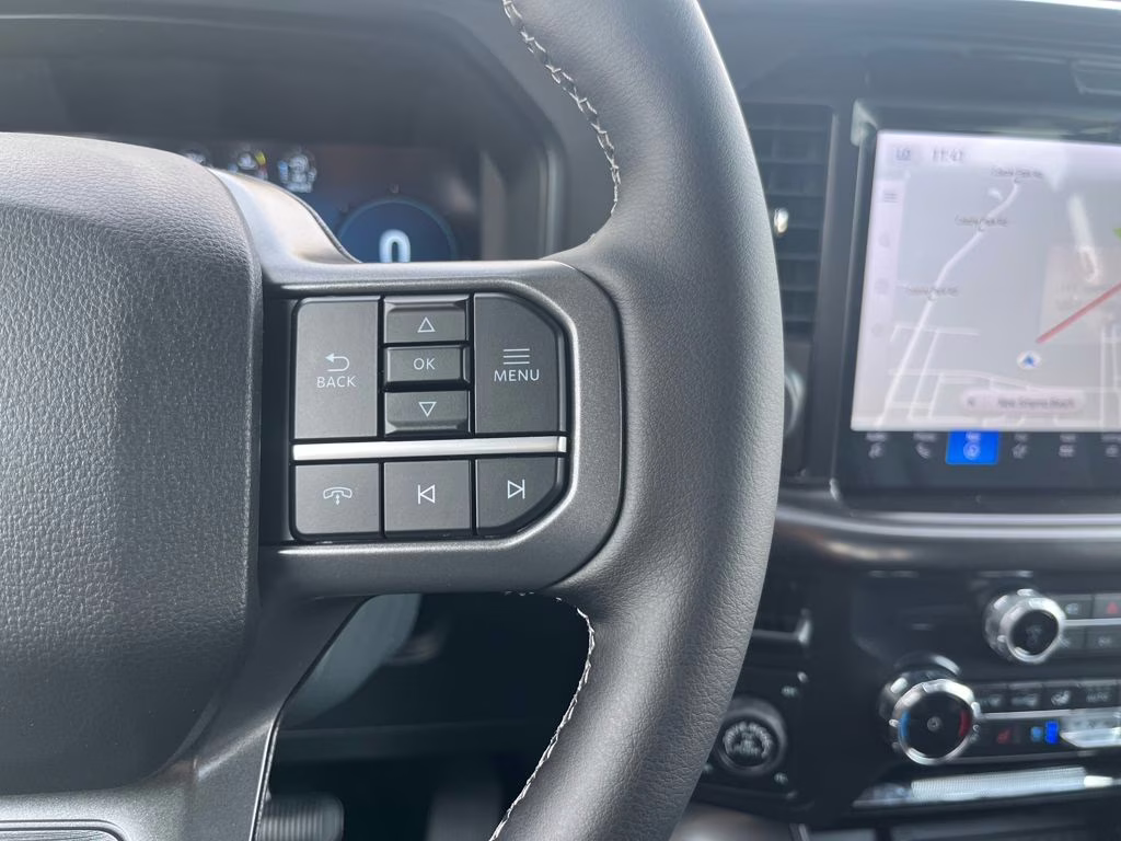 2025 Star White Metallic Tri-Coat Ford F-150 Lariat 4X4 Truck