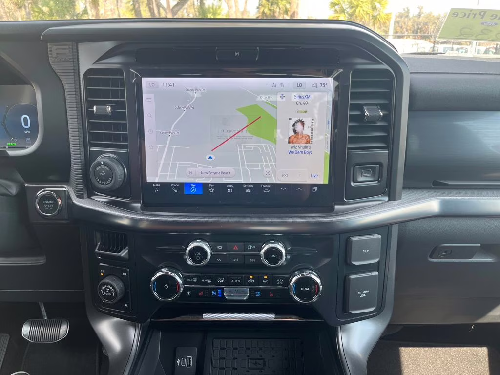 2025 Star White Metallic Tri-Coat Ford F-150 Lariat 4X4 Truck