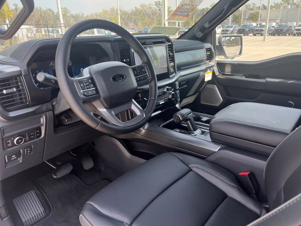 2025 Star White Metallic Tri-Coat Ford F-150 Lariat 4X4 Truck