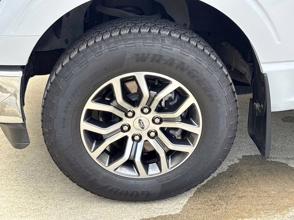 2022 White Metallic Ford F-150 Lariat 4X4 Truck