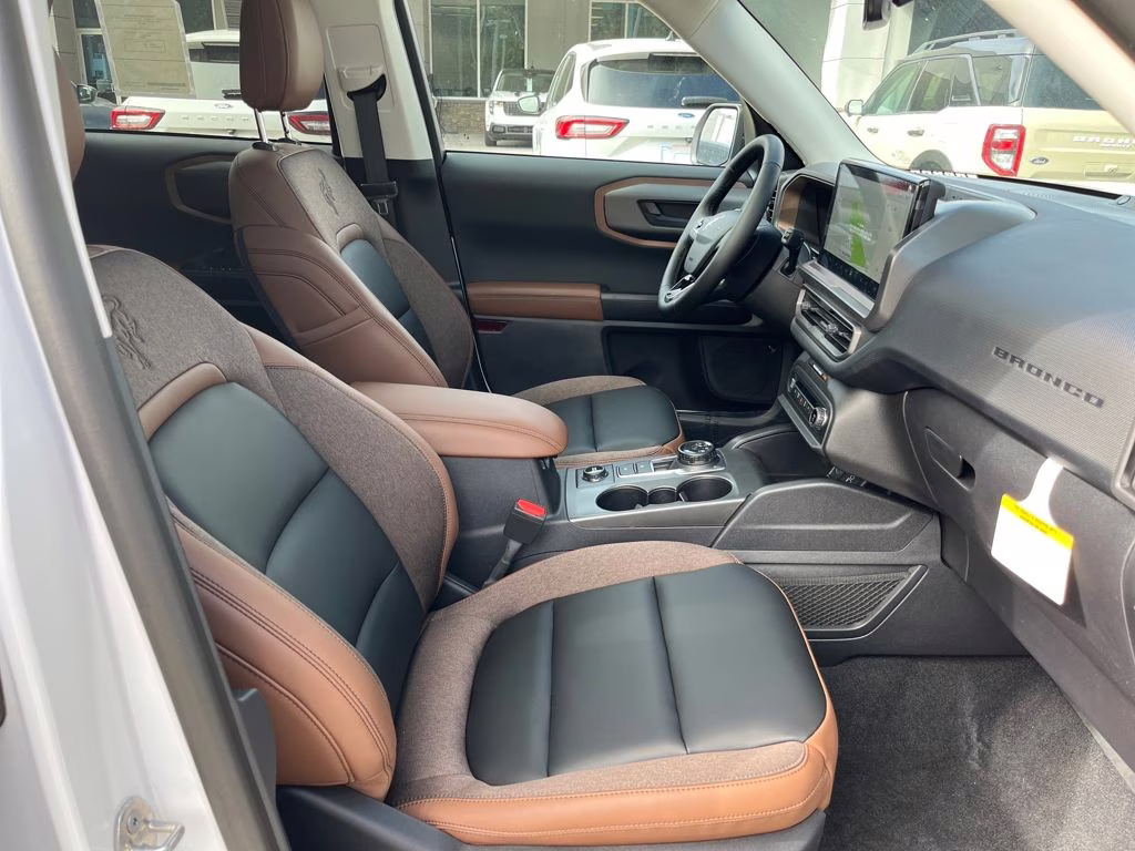 2025 Oxford White Ford Bronco Sport Outer Banks 4X4 SUV