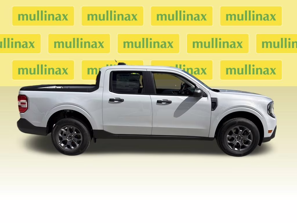 2025 Space White Metallic Ford Maverick XLT AWD Truck