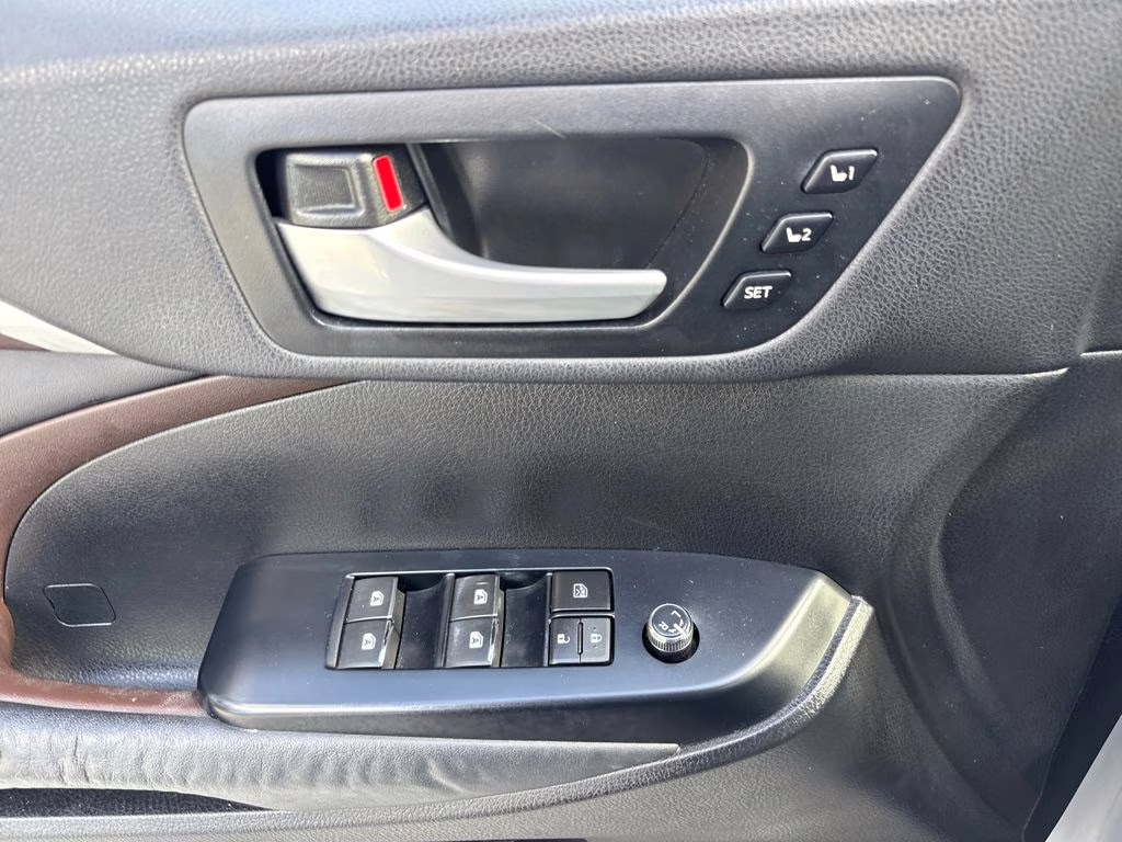 2015 Silver Sky Metallic Toyota Highlander Limited FWD SUV