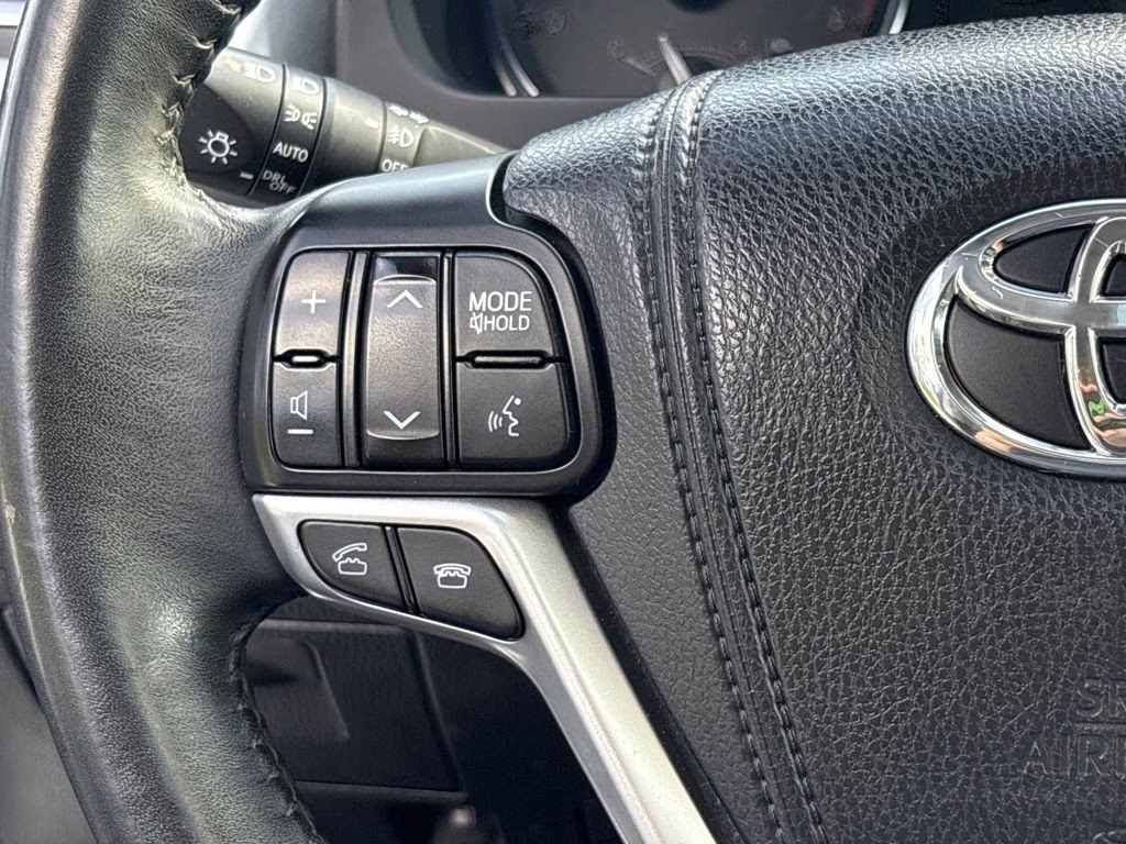 2015 Silver Sky Metallic Toyota Highlander Limited FWD SUV