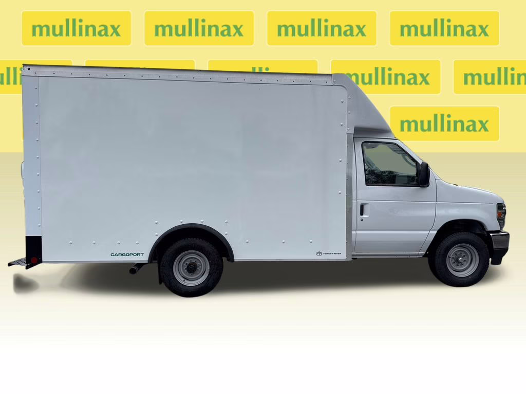 2026 Oxford White Ford E-350SD Base RWD Truck