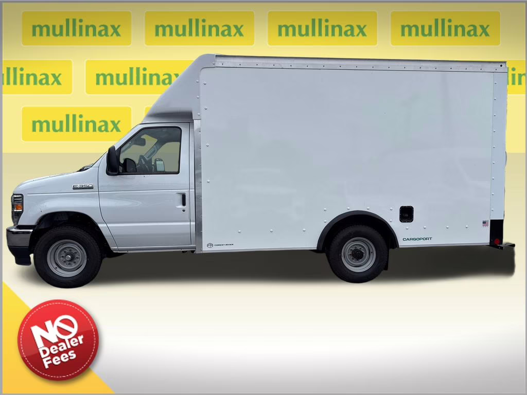 2026 Oxford White Ford E-350SD Base RWD Truck