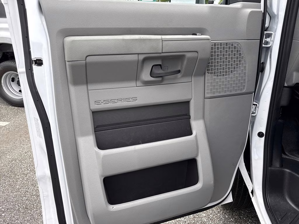 2026 Oxford White Ford E-350SD Base RWD Truck