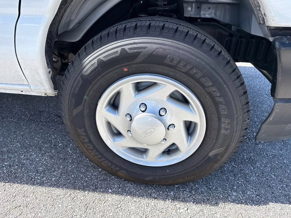 2026 Oxford White Ford E-350SD Base RWD Truck