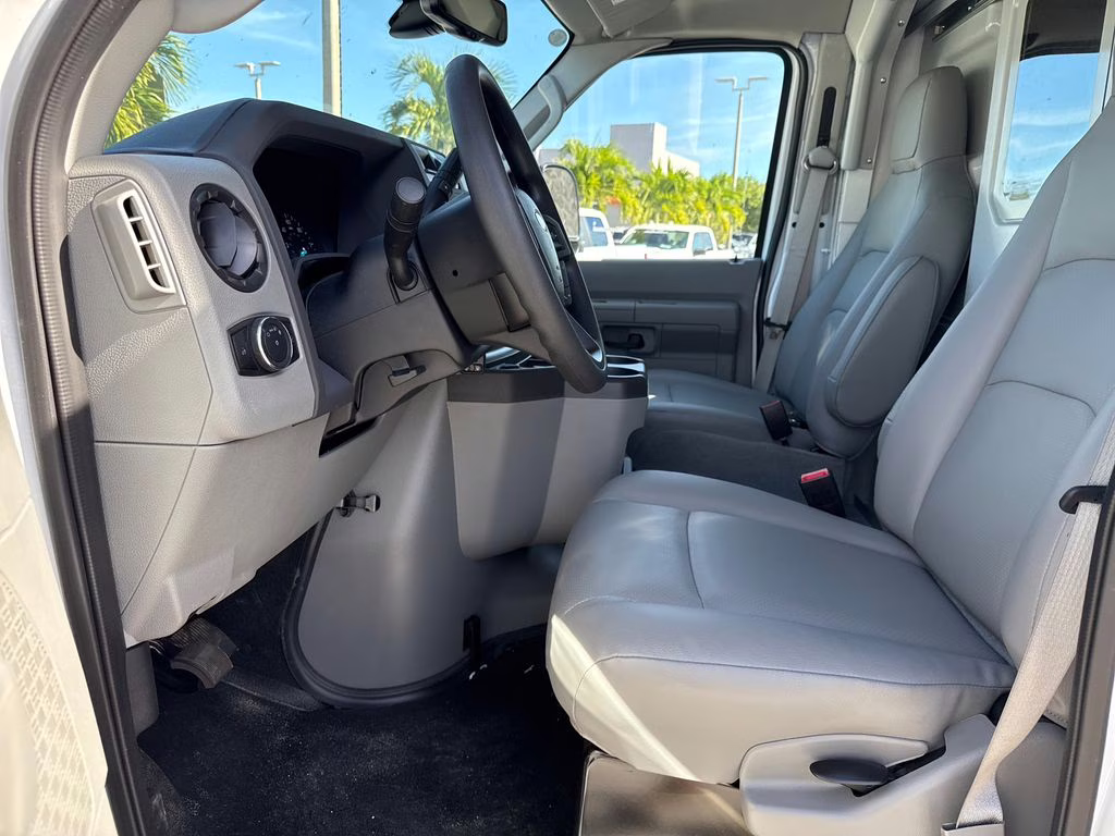 2026 Oxford White Ford E-350SD Base RWD Truck