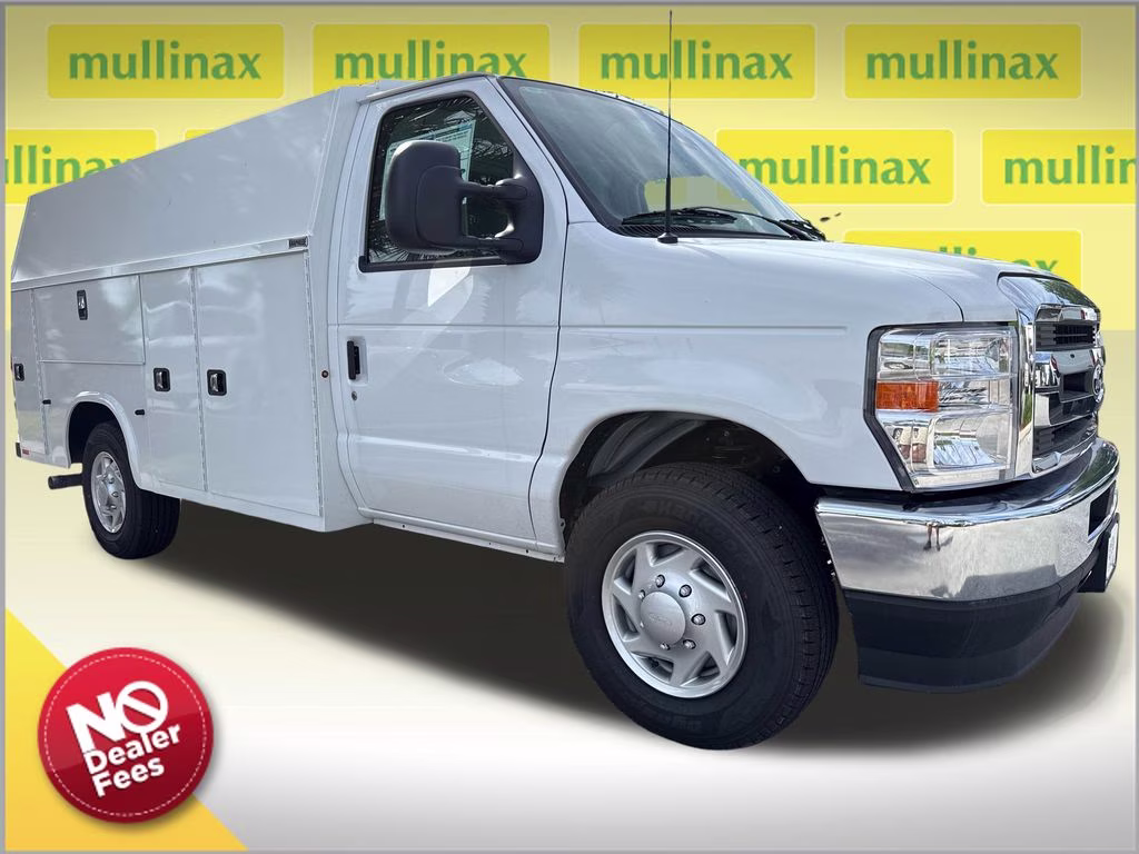 2026 Oxford White Ford E-350SD Base RWD Truck