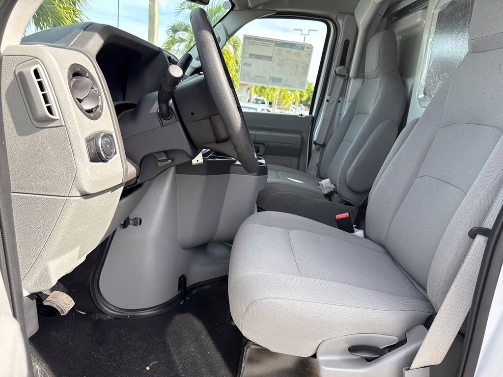 2026 Oxford White Ford E-350SD Base RWD Truck