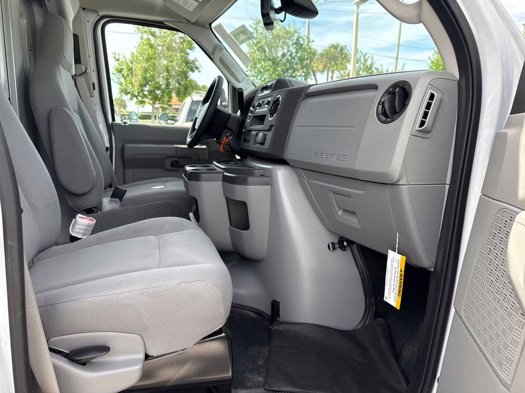 2026 Oxford White Ford E-350SD Base RWD Truck