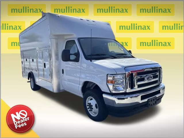 2025 Oxford White Ford E-450SD Base RWD Truck