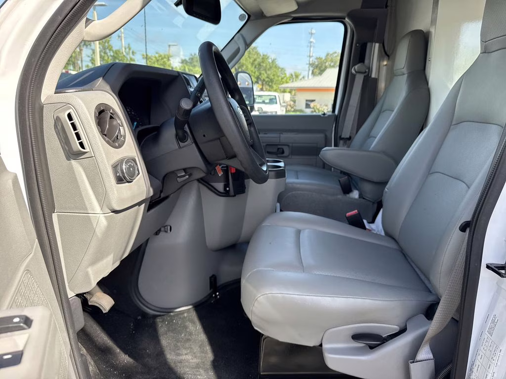 2025 Oxford White Ford E-450SD Base RWD Truck