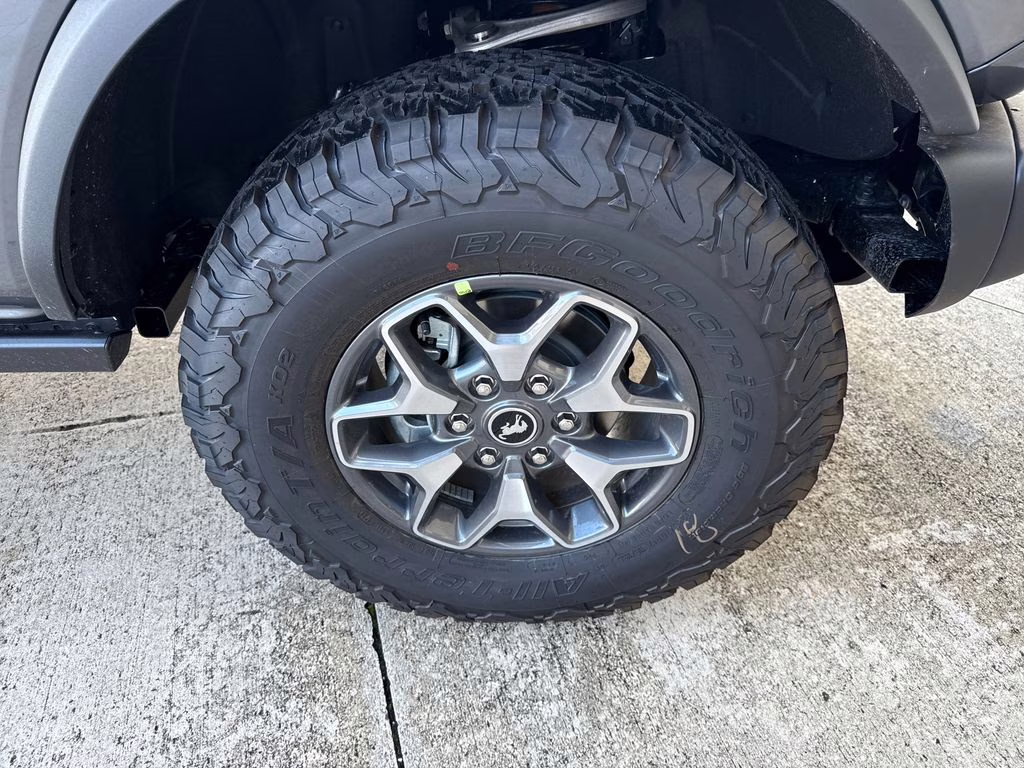 2025 Gray Metallic Ford Bronco Badlands 4X4 SUV