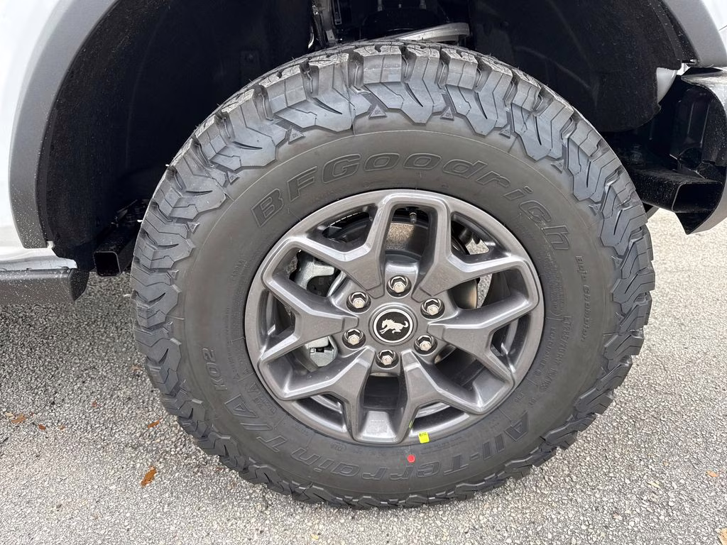 2025 Oxford White Ford Bronco Badlands 4X4 SUV